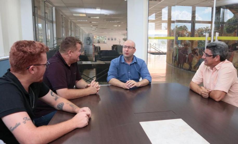 Representantes do Leão da Estradinha apresentam projeto do futebol 2020 para a diretoria da empresa pública