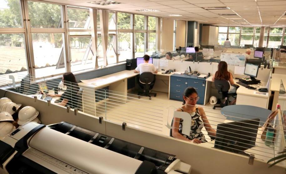 Entre os novos servidores do quadro da empresa pública, 13 novos Agentes Portuários para funções administrativas e três Técnicos para a Operação Aduaneira e Logística.