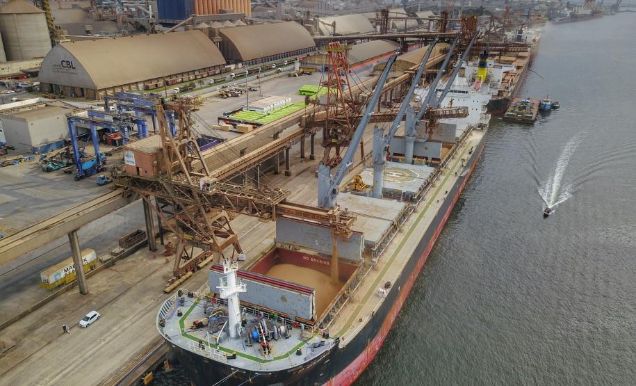 Portos paranaenses receberam a classificação nível A, de menor de risco, da Agência Nacional de Transportes Aquaviários (Antaq). A empresa pública atende às normas definidas para o setor, o que dá segurança aos clientes e usuários e aumenta a confiança do mercado.