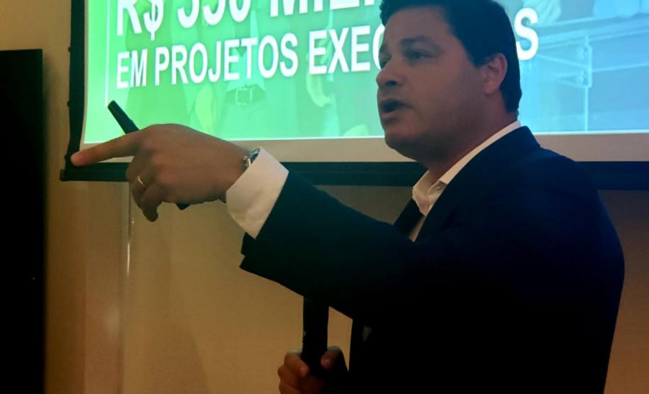 Os investimentos do Governo do Estado na área de infraestrutura e logística foram tema de um fórum realizado nesta sexta-feira (14), pelo Conselho de Desenvolvimento Econômico de Maringá (CODEM). O evento reuniu empresários do setor produtivo da região e apresentou as vantagem de exportar via Portos do Paraná.