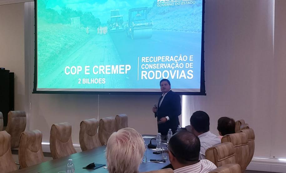 Os investimentos do Governo do Estado na área de infraestrutura e logística foram tema de um fórum realizado nesta sexta-feira (14), pelo Conselho de Desenvolvimento Econômico de Maringá (CODEM). O evento reuniu empresários do setor produtivo da região e apresentou as vantagem de exportar via Portos do Paraná.