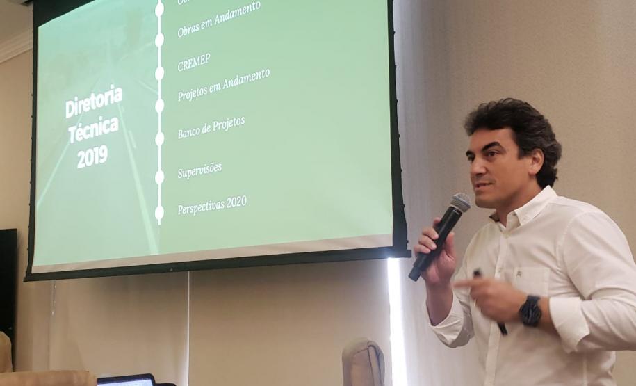 Os investimentos do Governo do Estado na área de infraestrutura e logística foram tema de um fórum realizado nesta sexta-feira (14), pelo Conselho de Desenvolvimento Econômico de Maringá (CODEM). O evento reuniu empresários do setor produtivo da região e apresentou as vantagem de exportar via Portos do Paraná.