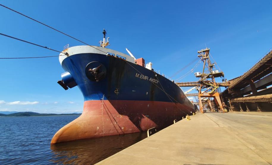 O primeiro embarque do coproduto do processamento do milho para a fabricação de etanol aconteceu em dezembro no porto paranaense de forma inédita no País. Para esta nova operação, ajustes garantiram mais agilidade e produtividade.