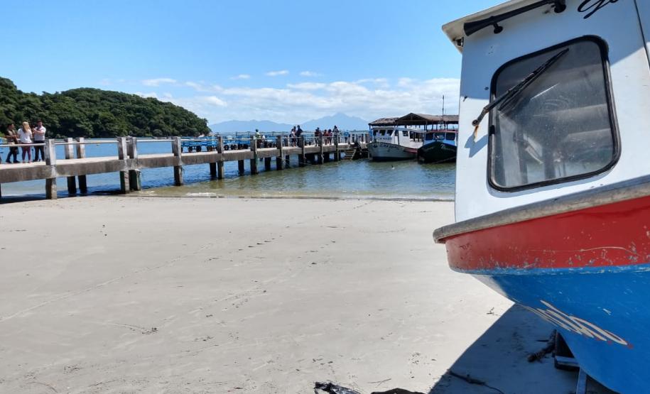 Trapiches de Encantadas e Nova Brasília serão reformados, reforçados e ampliados. Vão receber nova iluminação, rampas acessíveis, lixeiras, coberturas. Medida se soma a outros R$ 8 milhões aplicados em melhorias na Ilha do Mel, um cartão-postal do Paraná.