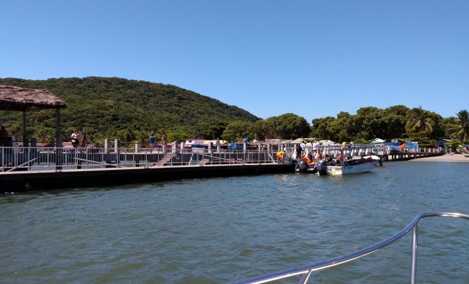 Trapiches de Encantadas e Nova Brasília serão reformados, reforçados e ampliados. Vão receber nova iluminação, rampas acessíveis, lixeiras, coberturas. Medida se soma a outros R$ 8 milhões aplicados em melhorias na Ilha do Mel, um cartão-postal do Paraná.