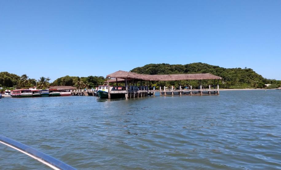 Trapiches de Encantadas e Nova Brasília serão reformados, reforçados e ampliados. Vão receber nova iluminação, rampas acessíveis, lixeiras, coberturas. Medida se soma a outros R$ 8 milhões aplicados em melhorias na Ilha do Mel, um cartão-postal do Paraná.