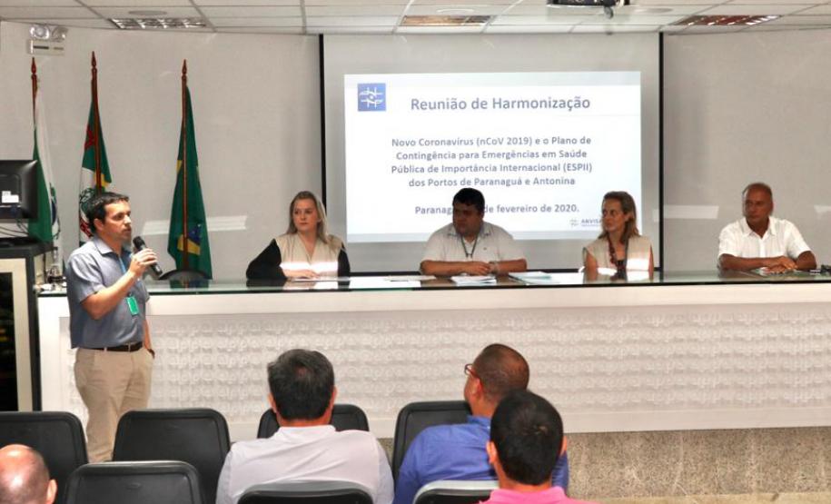 Portos do Paraná realizou reuniões com Anvisa, Marinha, Regional de Saúde, Samu, Hospital Regional do Litoral, empresas, armadores e operadores portuários, sobre o novo coronavirus. Foi ressalta importância dos planos de contingência e da articulação entre órgãos para o enfrentamento da doença.
