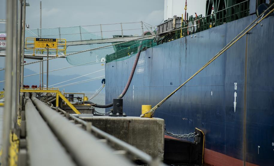 O resultado é do mês de janeiro e se refere à exportação e importação. No total, Paranaguá e Antonina movimentaram 3,44 milhões de toneladas com destaque no embarque de açúcar em saca, contêineres, óleo vegetal e derivados de petróleo.