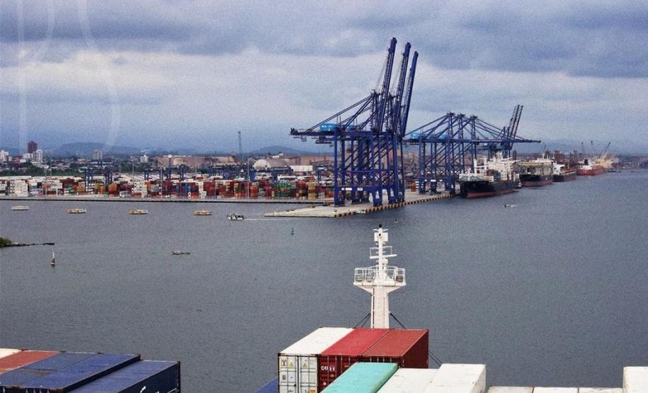 Viajante se aventurou com o marido e atravessou o Atlântico num navio porta contêiner