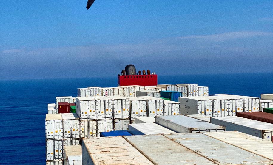 Viajante se aventurou com o marido e atravessou o Atlântico num navio porta contêiner