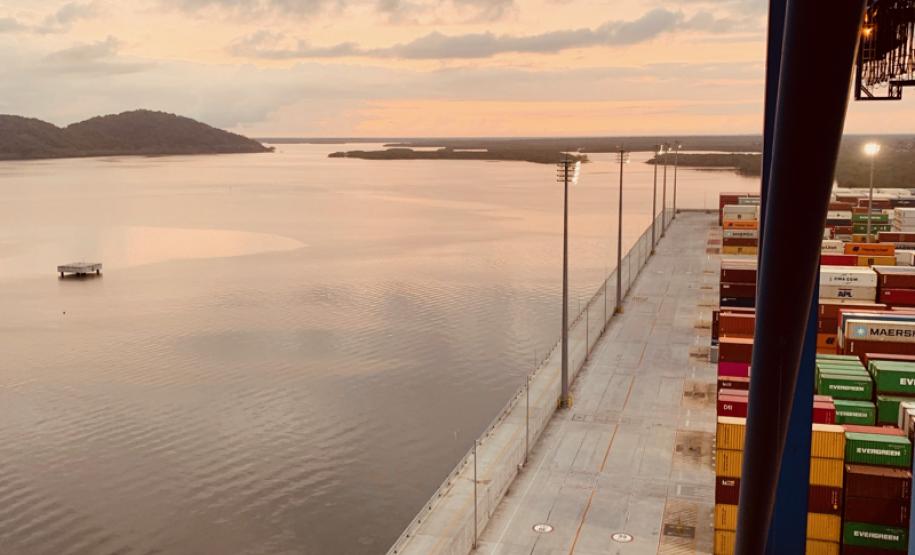 Viajante se aventurou com o marido e atravessou o Atlântico num navio porta contêiner