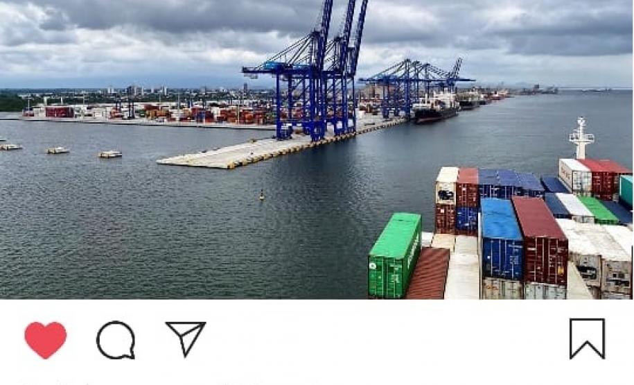 Viajante se aventurou com o marido e atravessou o Atlântico num navio porta contêiner