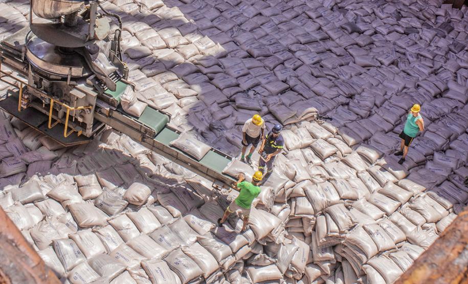 No total, nos primeiros meses deste ano, 233.457 toneladas de açúcar foram exportadas pelos portos paranaenses. Os principais destinos foram Argélia, Malásia e Guiné.