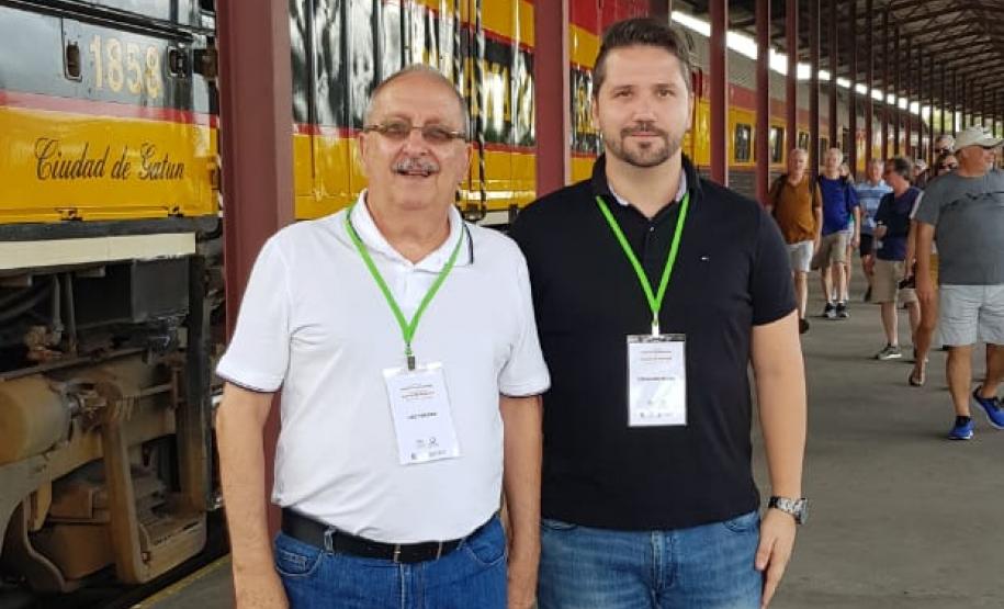 A empresa pública Portos do Paraná esteve presente no curso sobre o uso do Canal do Panamá como alternativa para o escoamento da produção até a Ásia, que começou segunda-feira e se encerrou nesta quarta-feira (4), na Cidade do Panamá. Nos três dias, representantes das autoridades portuárias de países da América Latina, agências e empresas do setor conheceram em detalhes este elo logístico mundial, vantagens e desvantagens dessa rota.