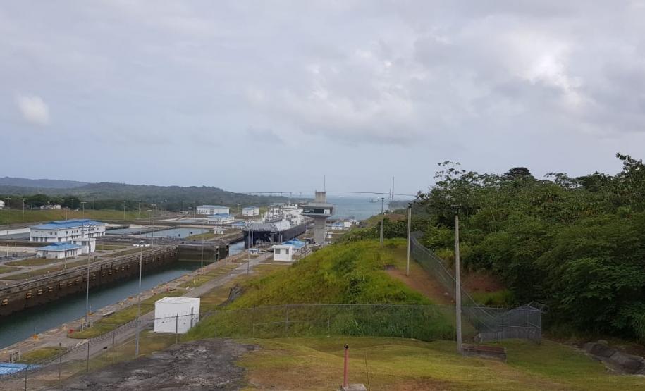 A empresa pública Portos do Paraná esteve presente no curso sobre o uso do Canal do Panamá como alternativa para o escoamento da produção até a Ásia, que começou segunda-feira e se encerrou nesta quarta-feira (4), na Cidade do Panamá. Nos três dias, representantes das autoridades portuárias de países da América Latina, agências e empresas do setor conheceram em detalhes este elo logístico mundial, vantagens e desvantagens dessa rota.