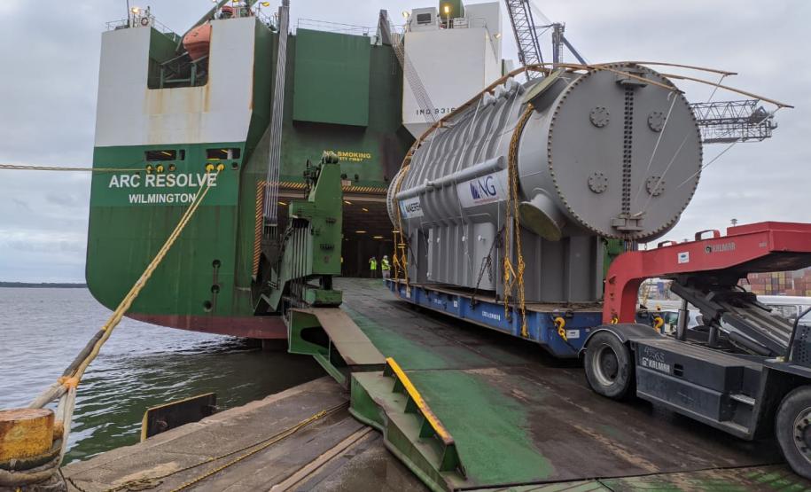 Primeira super peça do ano é embarcada no Porto de Paranaguá