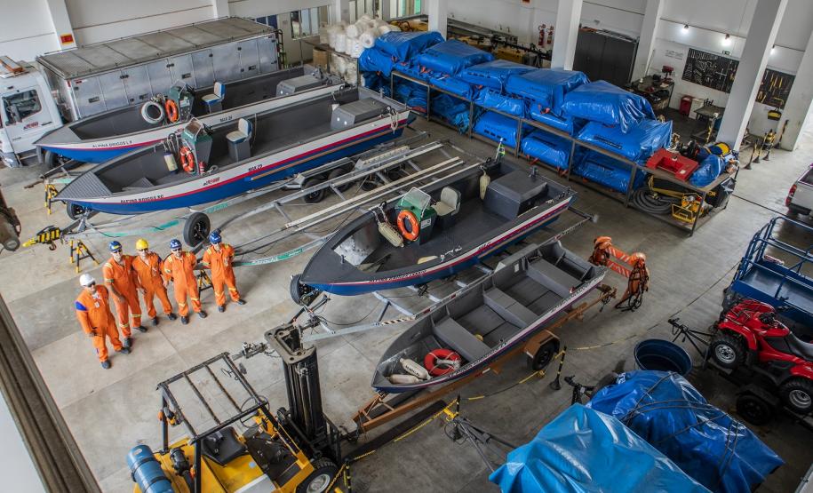 Com 85 anos, porto paranaense redefine a relação da atividade portuária com a cidade. Em 2020, a empresa Portos do Paraná vai zerar a dívida com o município e repassar R$ 22,66 milhões. O dinheiro é aplicado em investimentos na área de saúde, educação, obras, além de ajudar o poder municipal a manter salários em dia e fazer novas contratações.