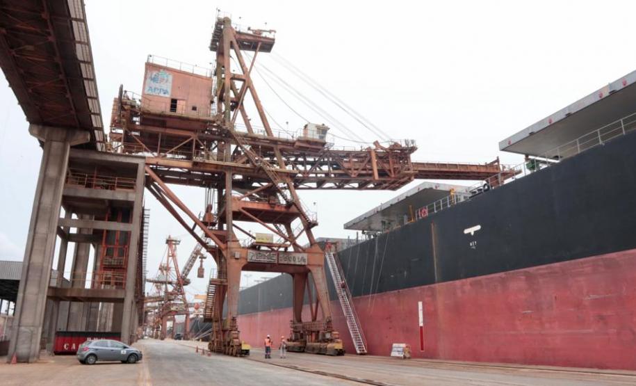 Diante deste período sem precedentes, com impactos tão profundos na saúde e economia mundial, os Portos do Paraná estão trabalhando 24 horas, nos sete dias da semana, para continuar alimentando o Brasil.