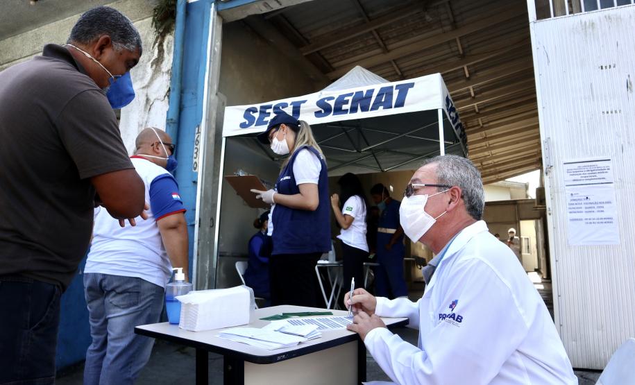Empregados de empresas que atuam no Porto de Paranaguá serão vacinados nesta quarta-feira (29) e quinta-feira (30), contra o vírus da Influenza.
