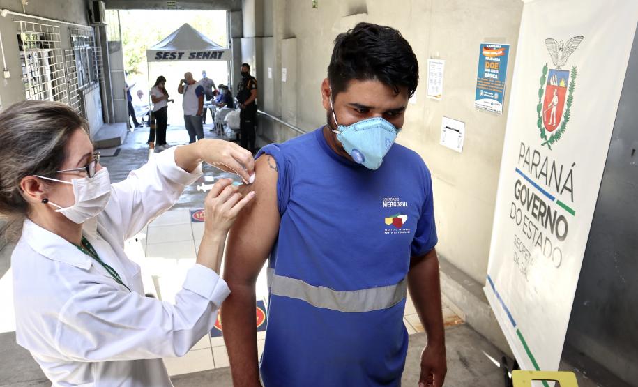 Empregados de empresas que atuam no Porto de Paranaguá serão vacinados nesta quarta-feira (29) e quinta-feira (30), contra o vírus da Influenza.