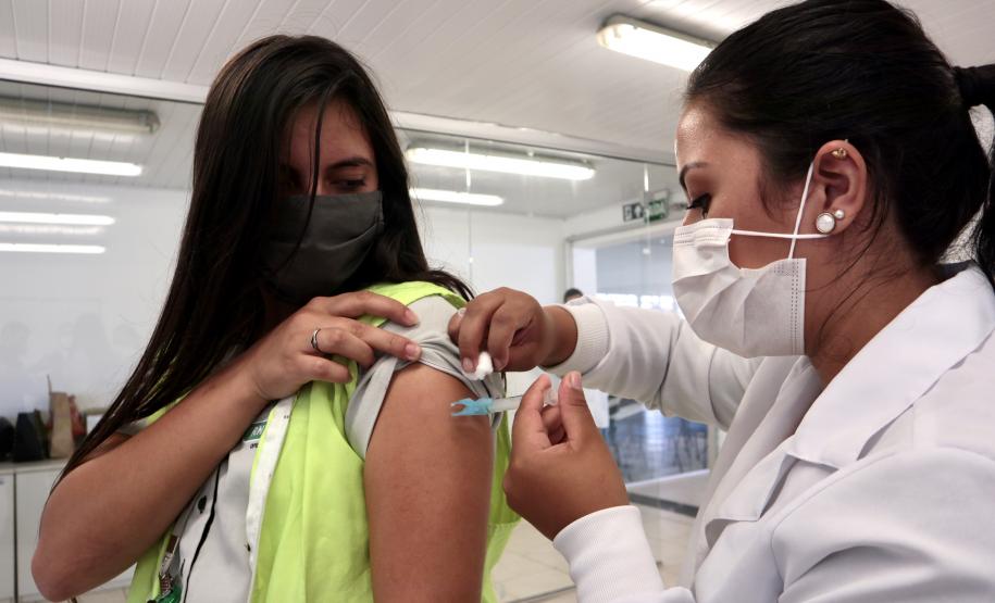 Empregados de empresas que atuam no Porto de Paranaguá serão vacinados nesta quarta-feira (29) e quinta-feira (30), contra o vírus da Influenza.