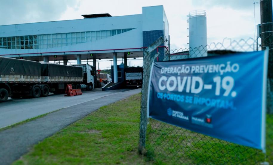 De acordo como diretor-presidente Portos do Paraná, Luiz Fernando Garcia, o resultado positivo, mesmo diante das adversidades da Covid-19, mostra a eficácia das medidas de segurança adotadas, desde janeiro, pela empresa pública. “Nossa preocupação com a saúde dos trabalhadores portuários, caminhoneiros e tripulantes sempre está em primeiro lugar. Precisamos garantir um ambiente seguro para que eles tenham confiança e mantenham os serviços que são essenciais para o País”.