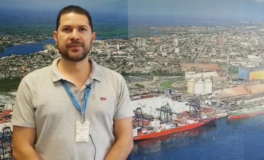 Empresa pública faz homenagem para o Dia do Trabalho. Atividade portuária movimenta extensa cadeia de negócios e empregos. Do campo ao porto, são milhares de trabalhadores envolvidos. Desde os produtores rurais, passando pela indústria, o transporte e o embarque nos navios.