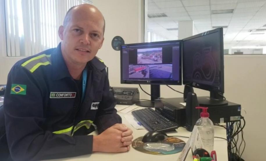 Empresa pública faz homenagem para o Dia do Trabalho. Atividade portuária movimenta extensa cadeia de negócios e empregos. Do campo ao porto, são milhares de trabalhadores envolvidos. Desde os produtores rurais, passando pela indústria, o transporte e o embarque nos navios.