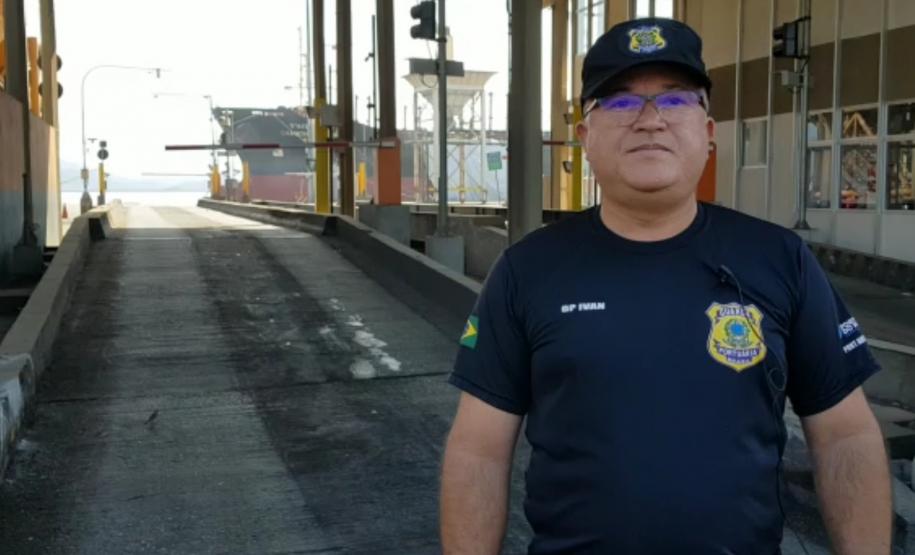 Empresa pública faz homenagem para o Dia do Trabalho. Atividade portuária movimenta extensa cadeia de negócios e empregos. Do campo ao porto, são milhares de trabalhadores envolvidos. Desde os produtores rurais, passando pela indústria, o transporte e o embarque nos navios.