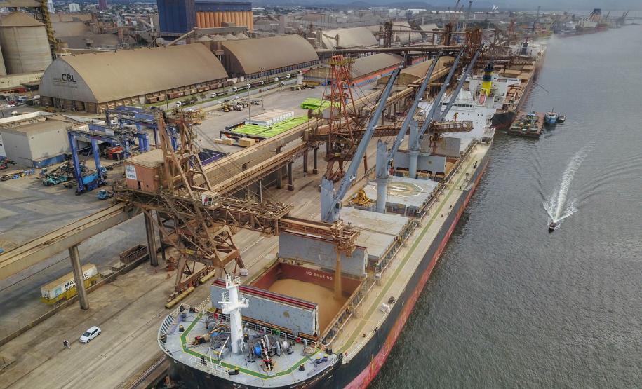 Da receita gerada pelas exportações do Estado no primeiro quadrimestre deste ano, 80,3% têm origem no agronegócio. Somando cerca de US$ 4,12 bilhões, os produtos que mais participaram deste montante foram os do Complexo Soja, as carnes e os produtos florestais.