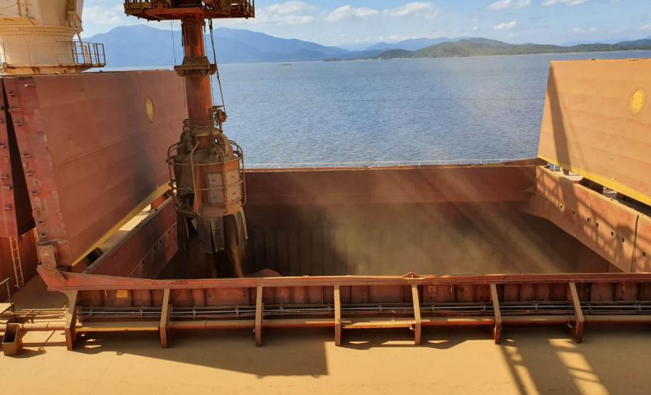 Da receita gerada pelas exportações do Estado no primeiro quadrimestre deste ano, 80,3% têm origem no agronegócio. Somando cerca de US$ 4,12 bilhões, os produtos que mais participaram deste montante foram os do Complexo Soja, as carnes e os produtos florestais.