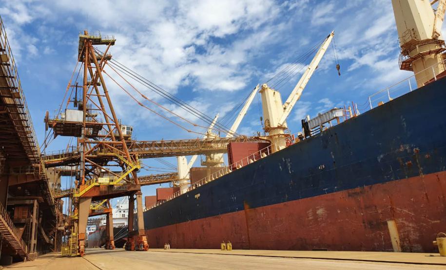 Da receita gerada pelas exportações do Estado no primeiro quadrimestre deste ano, 80,3% têm origem no agronegócio. Somando cerca de US$ 4,12 bilhões, os produtos que mais participaram deste montante foram os do Complexo Soja, as carnes e os produtos florestais.