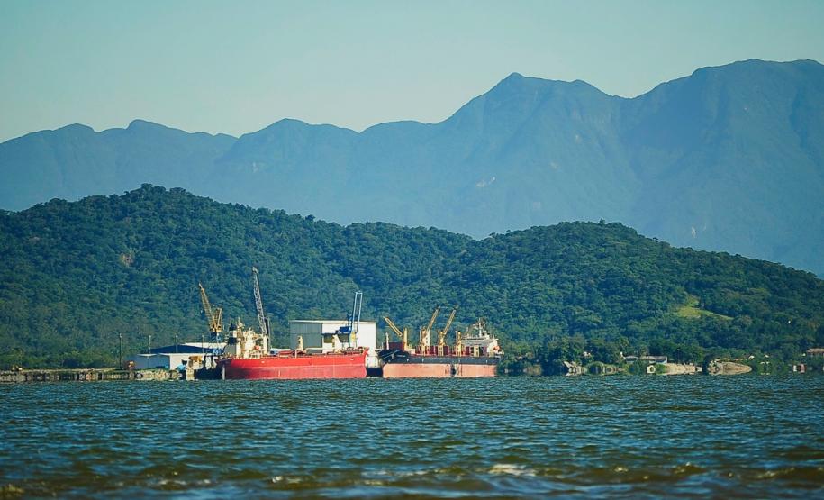 União renovou nesta semana com o Governo do Estado o Convênio de Delegação para a exploração dos portos de Paranaguá e Antonina. O documento, de 11 dezembro de 2001, venceria apenas em 2026.