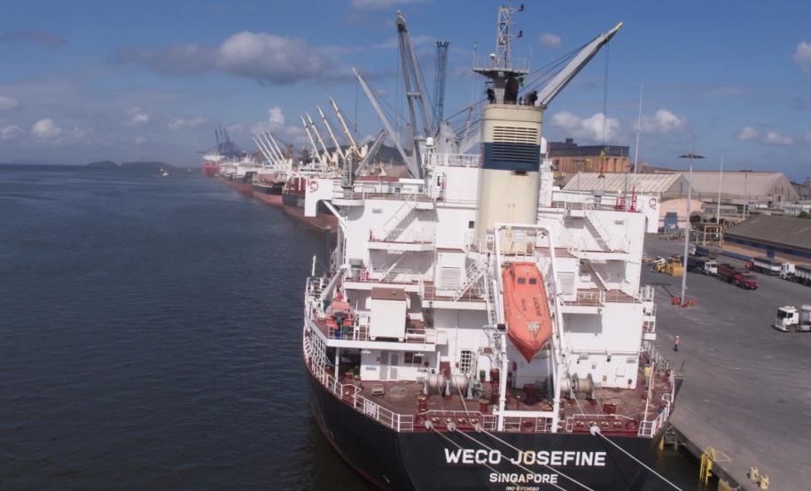 União renovou nesta semana com o Governo do Estado o Convênio de Delegação para a exploração dos portos de Paranaguá e Antonina. O documento, de 11 dezembro de 2001, venceria apenas em 2026.