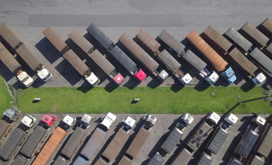 Marca foi alcançada em abril. Foram 58.499 veículos em 30 dias, superando em mais de 3 mil o recorde anterior. Caminhoneiros contam com serviços gratuitos de saúde e doação de alimentos.