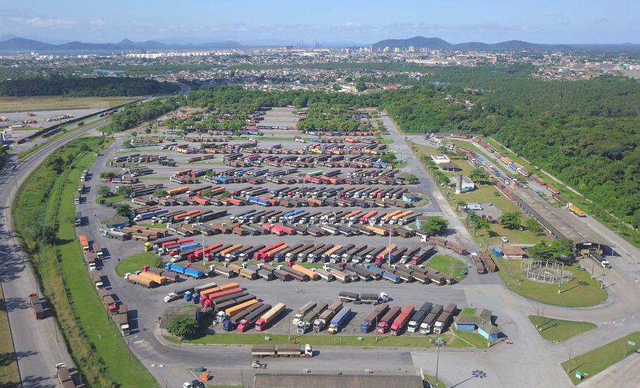 Marca foi alcançada em abril. Foram 58.499 veículos em 30 dias, superando em mais de 3 mil o recorde anterior. Caminhoneiros contam com serviços gratuitos de saúde e doação de alimentos.