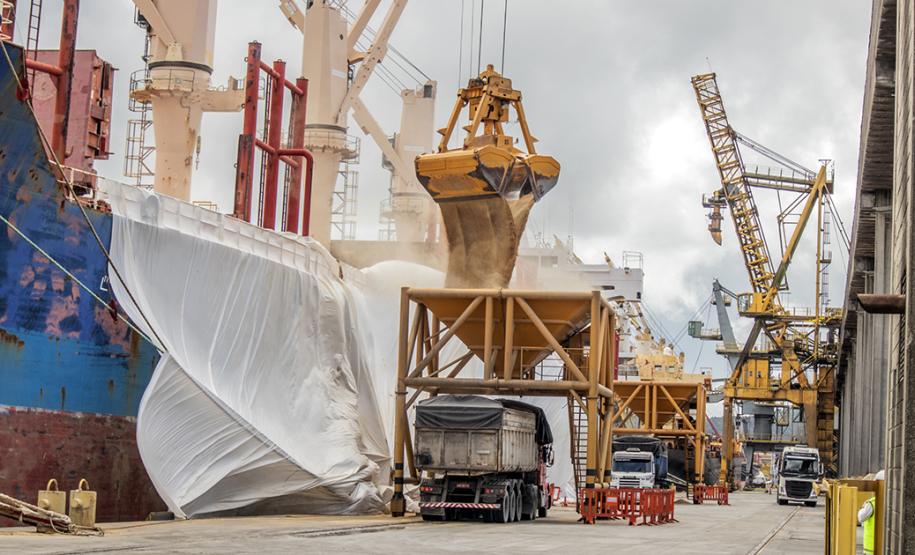 Resultado histórico é de abril. Em 30 dias foram mais de 5,5 milhões de toneladas de cargas, 30,9% a mais que no mesmo mês de 2019. Maior volume foi de granéis sólidos e, dentro deste segmento, a soja.