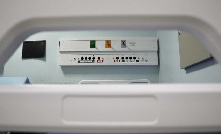 Gestores, empresas e representantes de instituições públicas estão envolvidos num grande esforço para atravessar a crise do coronavírus. E bons exemplos de apoio e parcerias acontecem em todas as regiões do Estado; um deles está em Paranaguá, no Hospital Regional do Litoral, que transformou sua estrutura de atendimento a partir de doações de empresários que operam no Porto de Paranaguá