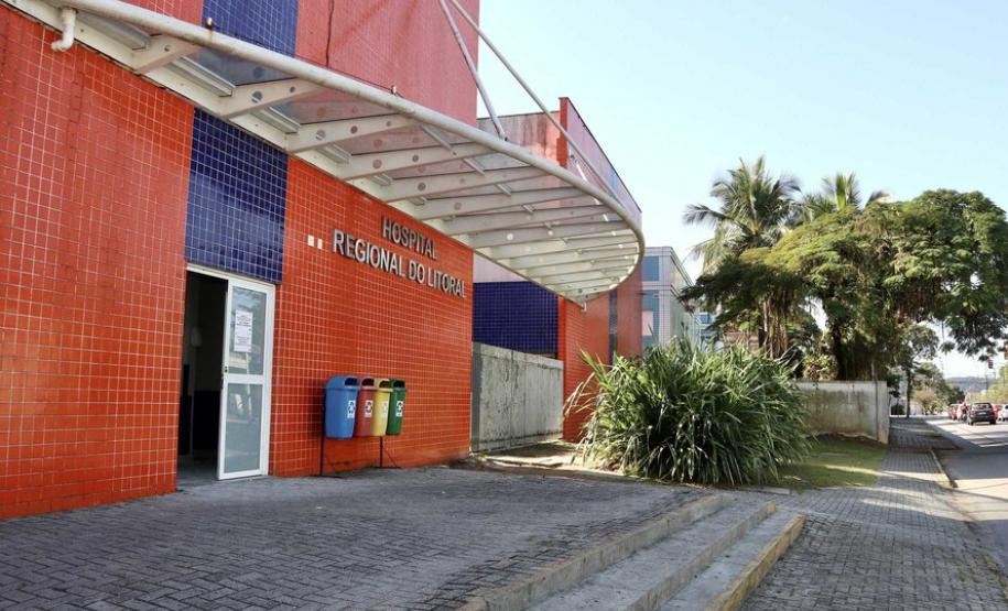 Gestores, empresas e representantes de instituições públicas estão envolvidos num grande esforço para atravessar a crise do coronavírus. E bons exemplos de apoio e parcerias acontecem em todas as regiões do Estado; um deles está em Paranaguá, no Hospital Regional do Litoral, que transformou sua estrutura de atendimento a partir de doações de empresários que operam no Porto de Paranaguá