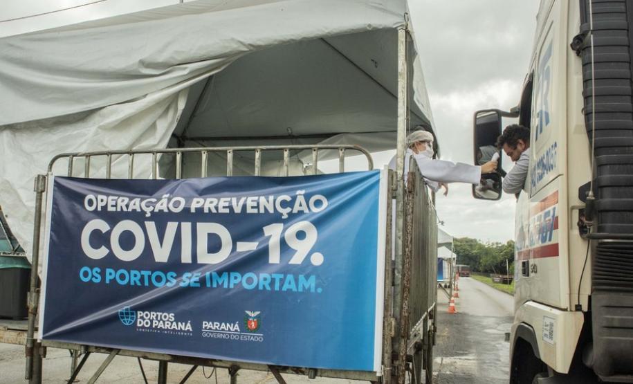 A empresa pública Portos do Paraná começou a adotar uma série de ações preventivas para o controle do novo coronavírus logo no final de janeiro, dia 29, quando as medidas sanitárias e práticas de controle de tripulação foram intensificadas para minimizar os riscos de infecção.