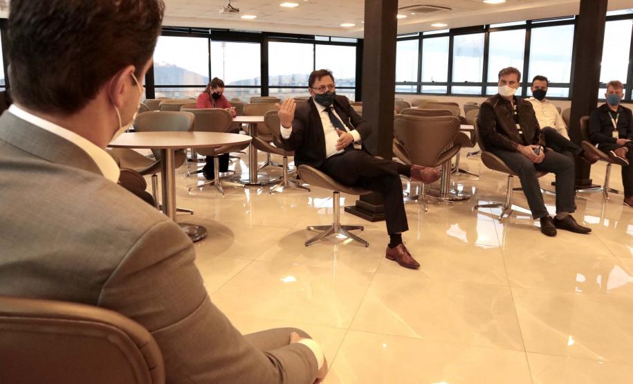 Primeira grande movimentação de cargas postais vindas da China para os Correios brasileiros será feita pelo Porto. 34 contêineres serão recebidos em junho e julho.  O modal marítimo surge como alternativa para a redução dos voos comerciais, afetados pela pandemia da Covid-19.