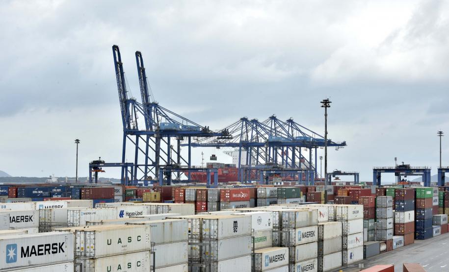 Primeira grande movimentação de cargas postais vindas da China para os Correios brasileiros será feita pelo Porto. 34 contêineres serão recebidos em junho e julho.  O modal marítimo surge como alternativa para a redução dos voos comerciais, afetados pela pandemia da Covid-19.