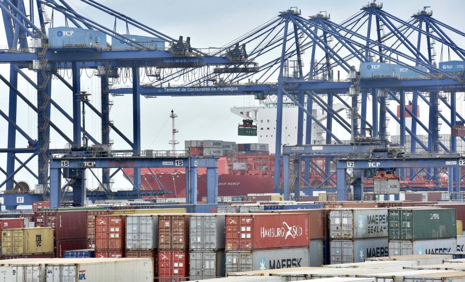 Primeira grande movimentação de cargas postais vindas da China para os Correios brasileiros será feita pelo Porto. 34 contêineres serão recebidos em junho e julho.  O modal marítimo surge como alternativa para a redução dos voos comerciais, afetados pela pandemia da Covid-19.