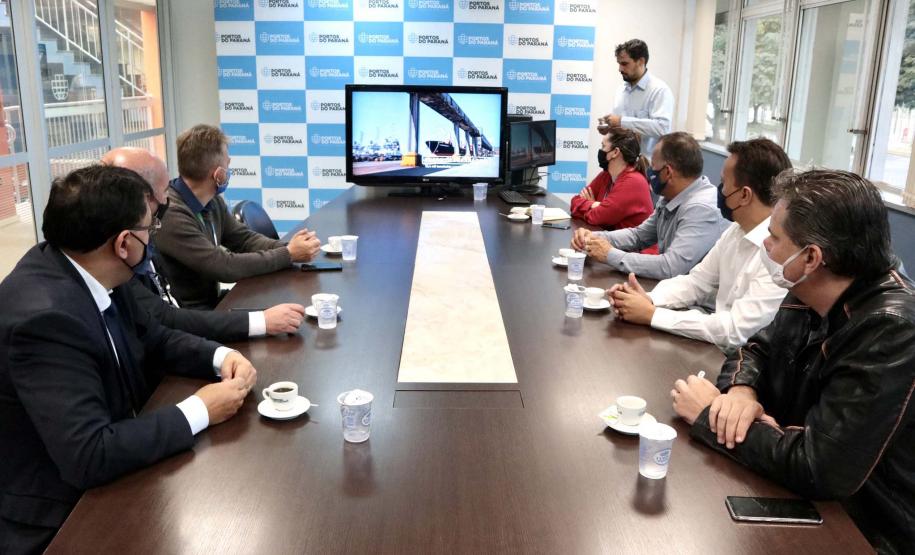 Primeira grande movimentação de cargas postais vindas da China para os Correios brasileiros será feita pelo Porto. 34 contêineres serão recebidos em junho e julho.  O modal marítimo surge como alternativa para a redução dos voos comerciais, afetados pela pandemia da Covid-19.