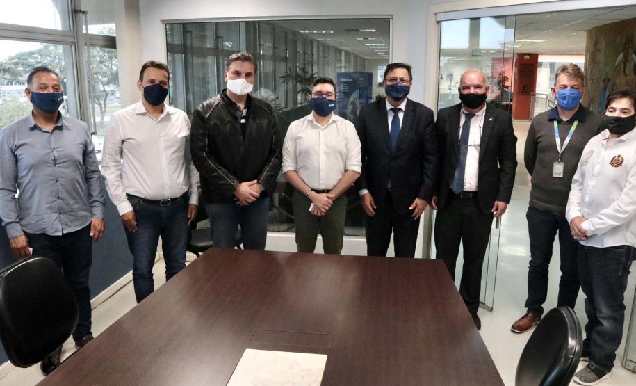 Primeira grande movimentação de cargas postais vindas da China para os Correios brasileiros será feita pelo Porto. 34 contêineres serão recebidos em junho e julho.  O modal marítimo surge como alternativa para a redução dos voos comerciais, afetados pela pandemia da Covid-19.