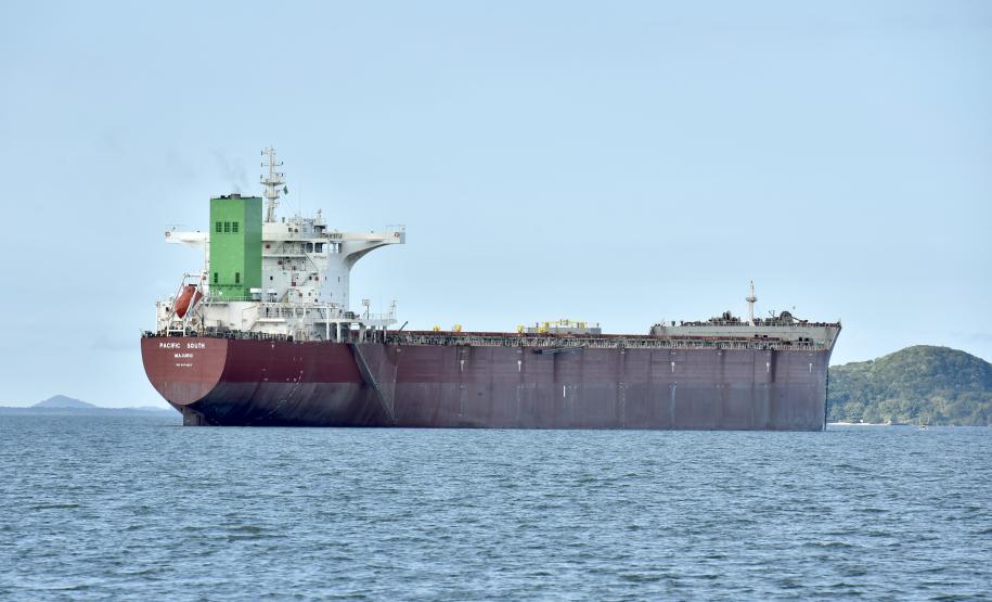 Maior navio graneleiro já recebido no Corredor de Exportação faz carregamento recorde e testa eficiência e estruturas marítima e terrestre.