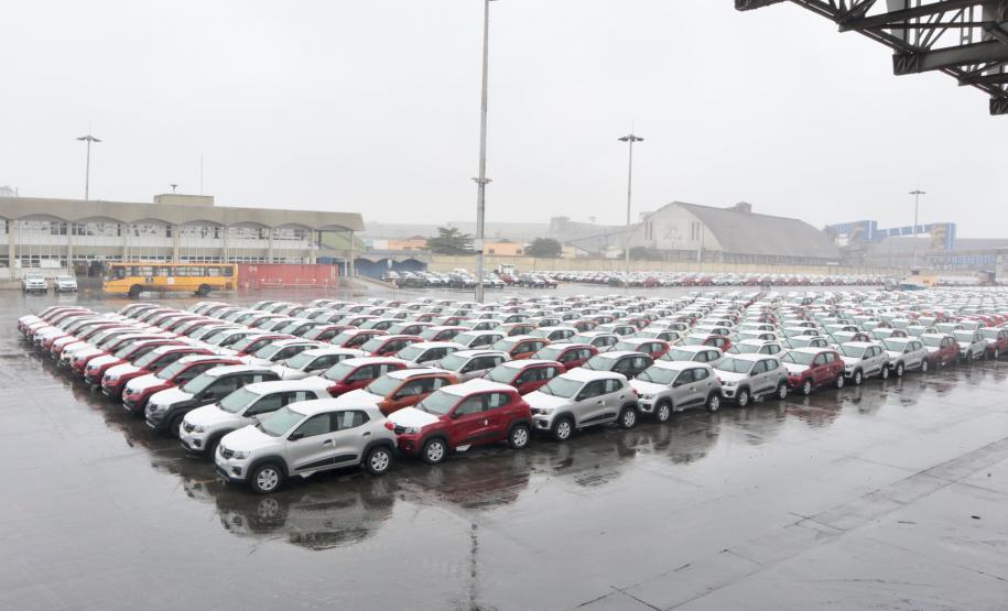 Depois de 45 dias sem movimentação de veículos, por conta da pandemia da Covid-19, os embarques de veículos para a América Latina começam a voltar ao ritmo normal. O porto paranaense receberá, nas próximas semanas, seis navios para exportar automóveis produzidos no Estado.