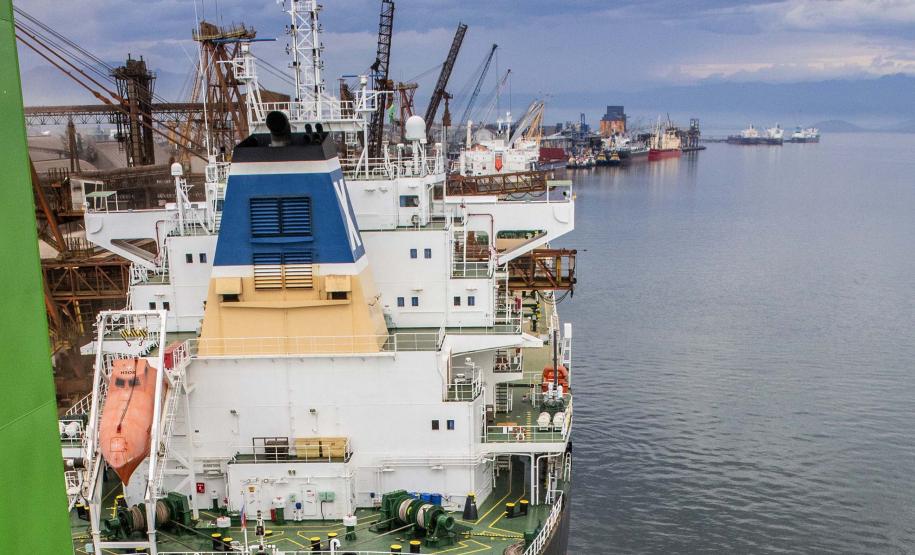 Em maio foram movimentadas 5,7 milhões de toneladas de carga, 44% a mais do que o registrado no mesmo mês de 2019. Porto paranaense já contabiliza três meses seguidos de desempenho superior às marcas históricas anteriores.