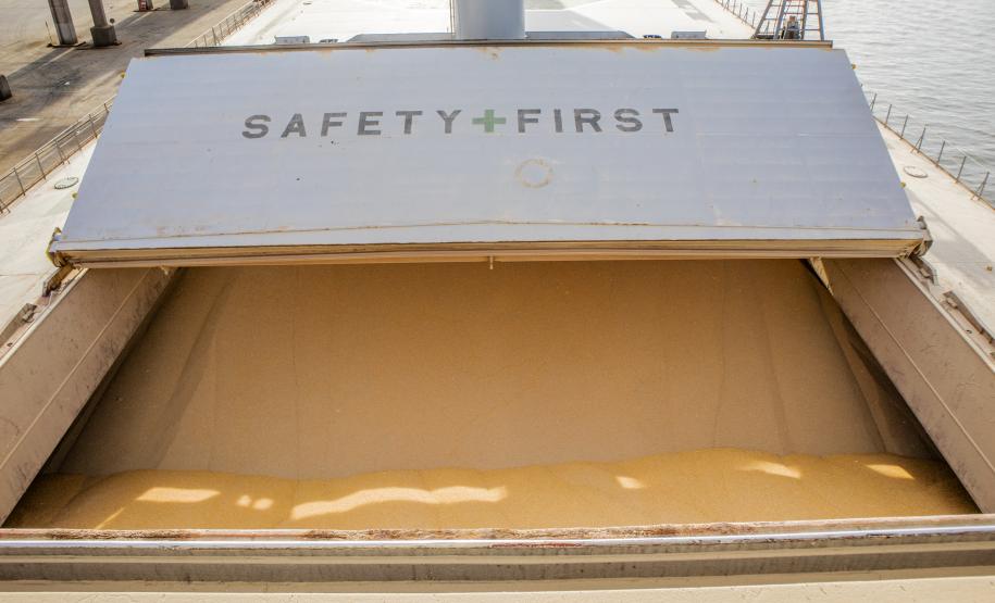 Tradicionalmente, a exportação de soja é mais forte no primeiro semestre e a de milho, no segundo. O que deve acontecer em 2020. O setor espera movimentar cerca de 1,3 milhão de toneladas do produto no próximo trimestre