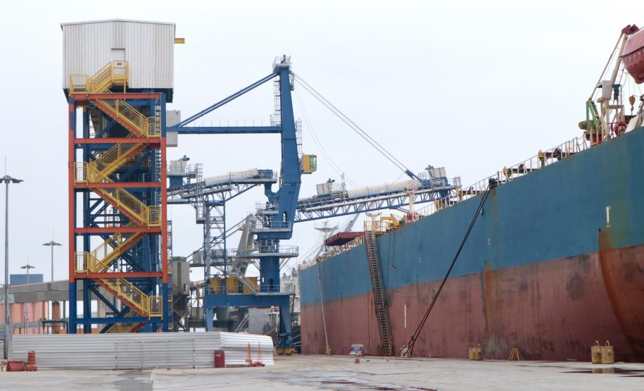 Nesta semana, começou a funcionar um novo shiploader, equipamento usado para carregar navios, no berço 206. Também está sendo instalado um novo guindaste móvel para descarga de fertilizante, nos berços 208, 209 e 211.